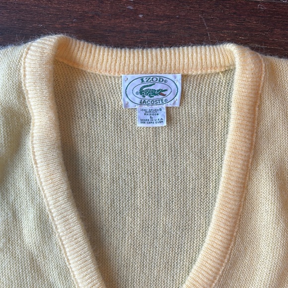 Men’s L V neck Izod LaCoste sweater yellow pullover - Picture 2 of 4